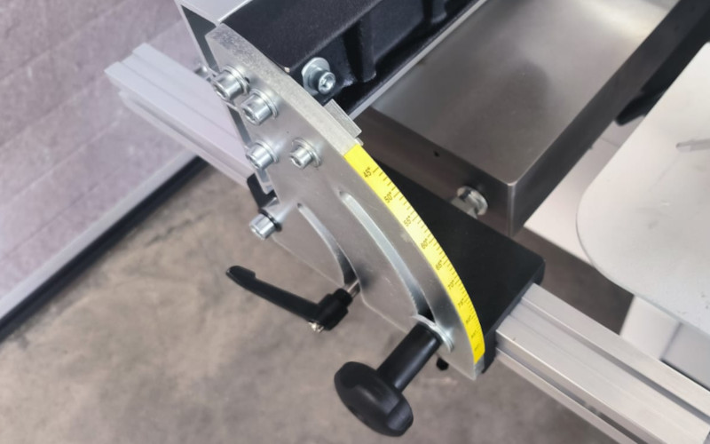 Kombinovaný dřevoobráběcí stroj pětioperace SICAR C300